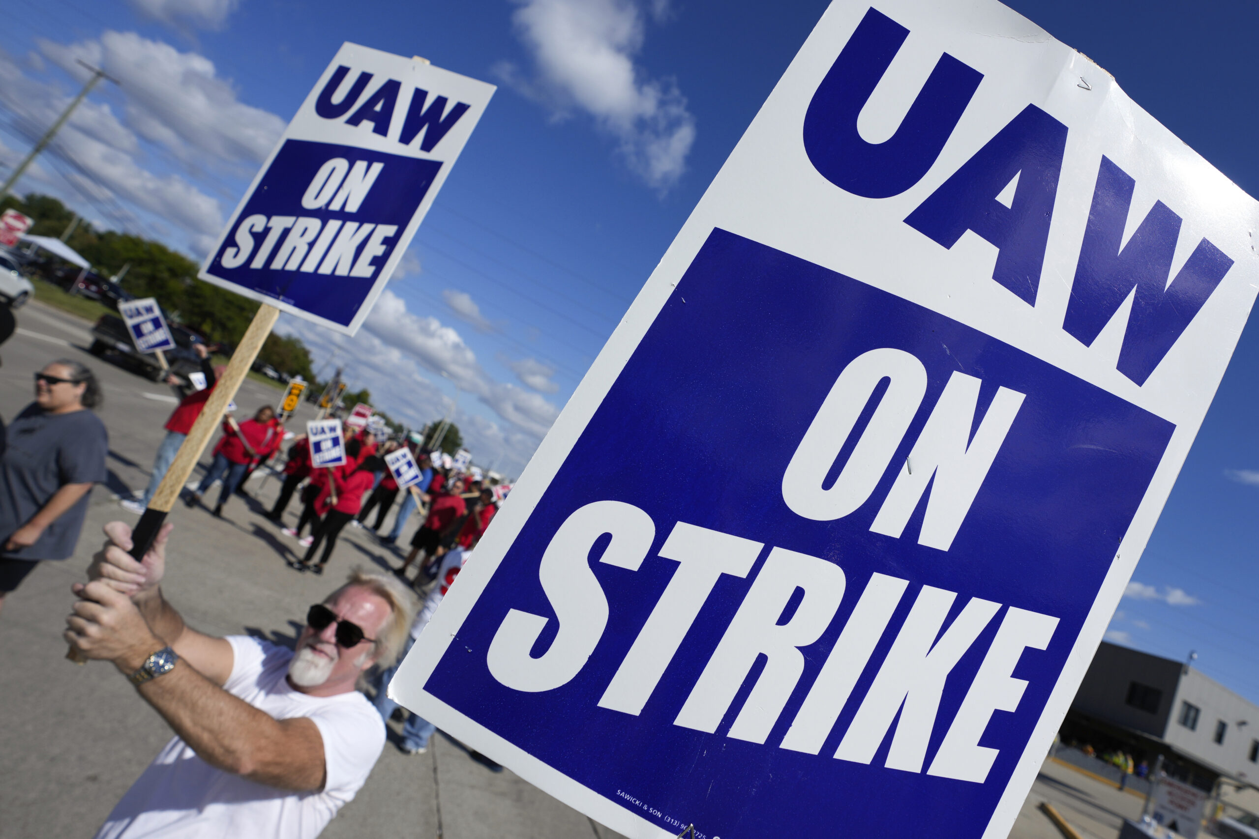 Experts predict UAW strike will cost 150,000 jobs and the contract itself