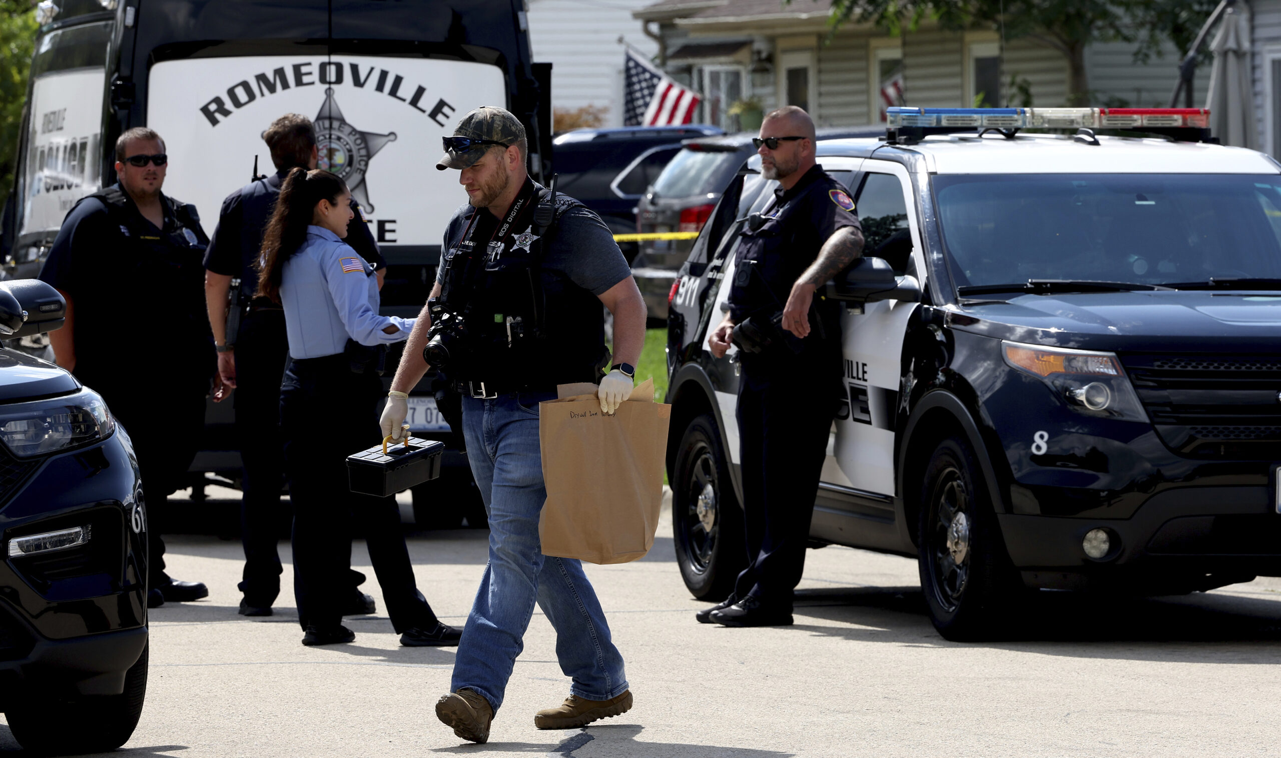 Four-Fatally Shot-Illinois
