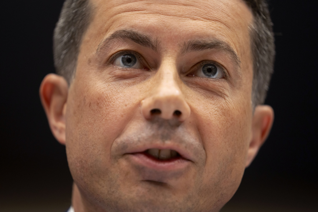 Freedom Caucus Chairman Scott Perry accuses Pete Buttigieg of trying to ‘kill’ auto industry