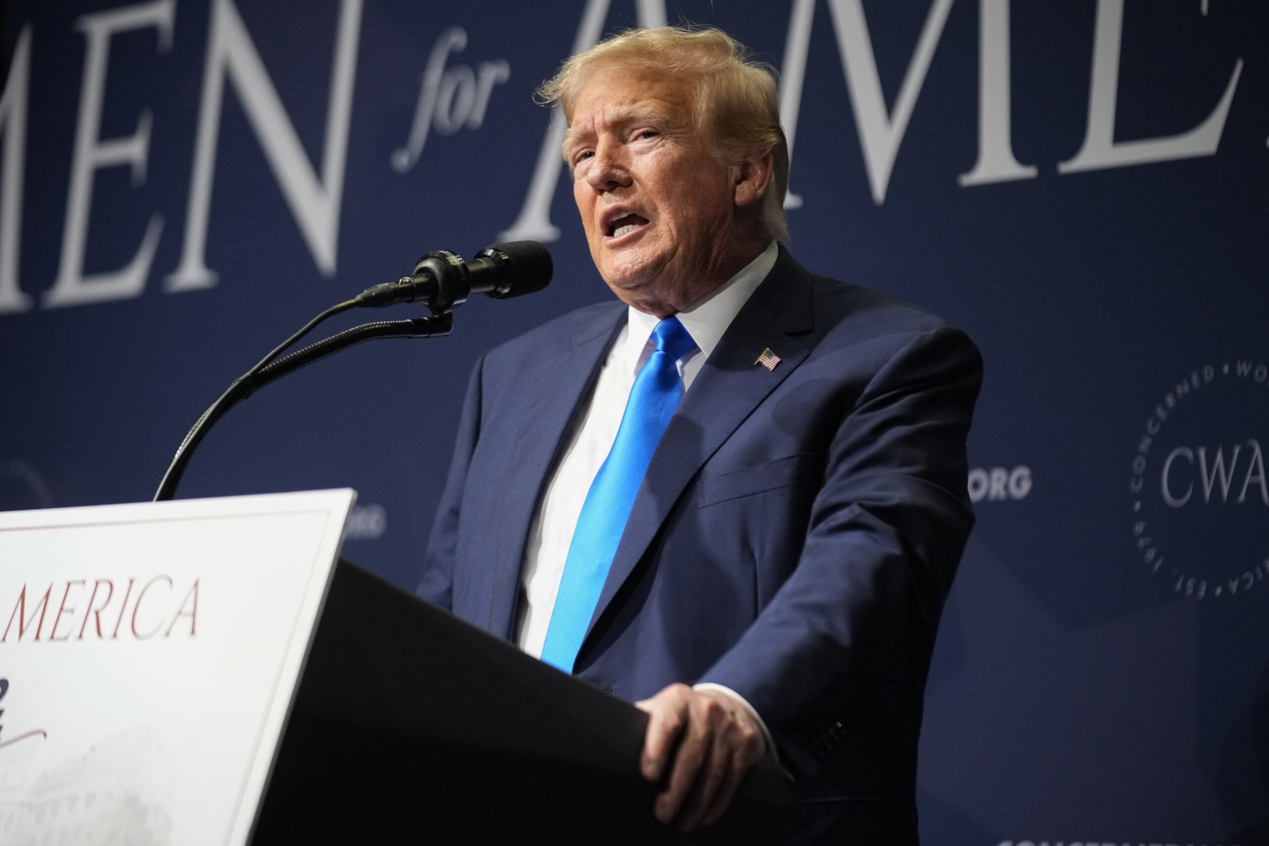 Trump admires custom gun and hints he wants to buy it at South Carolina firearm store