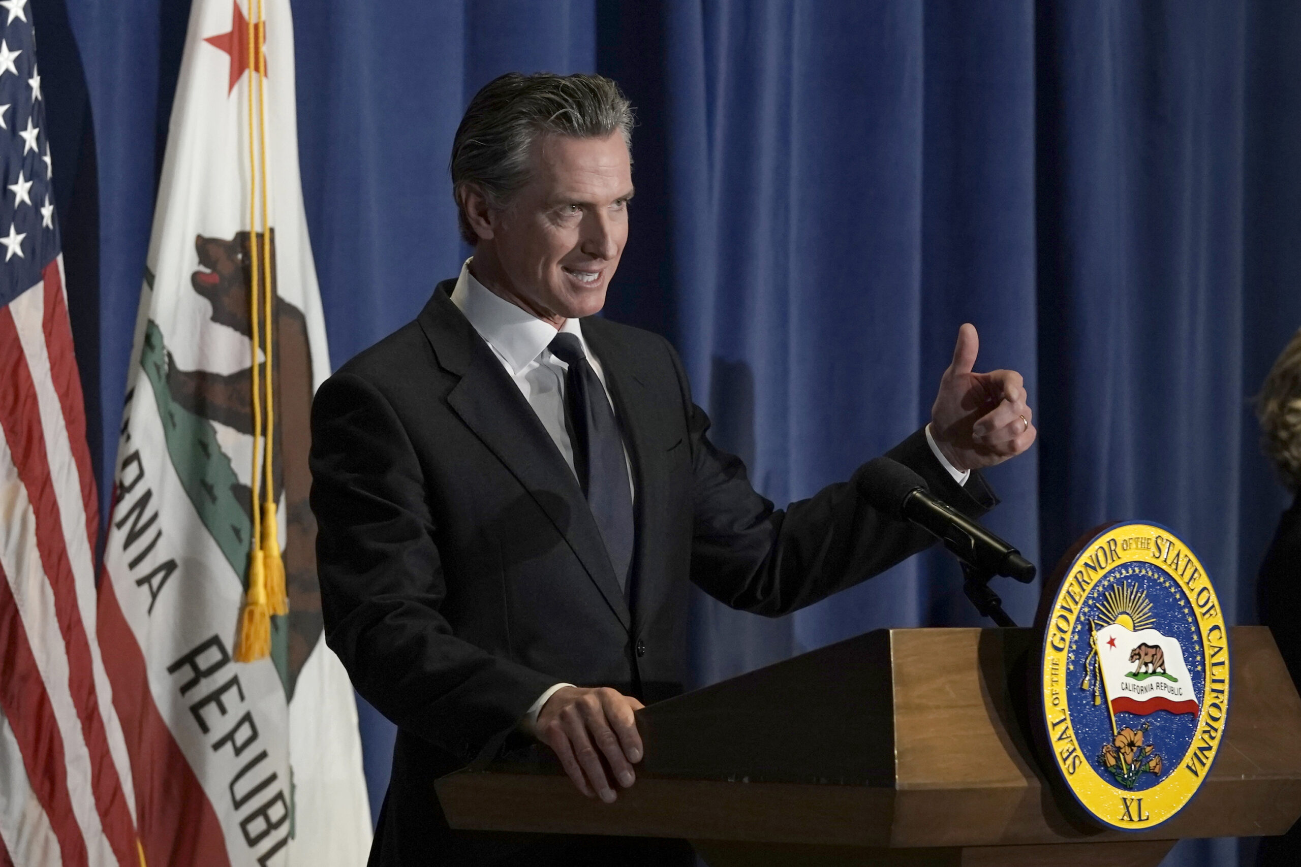 Newsom raises minimum wage for healthcare workers to $25