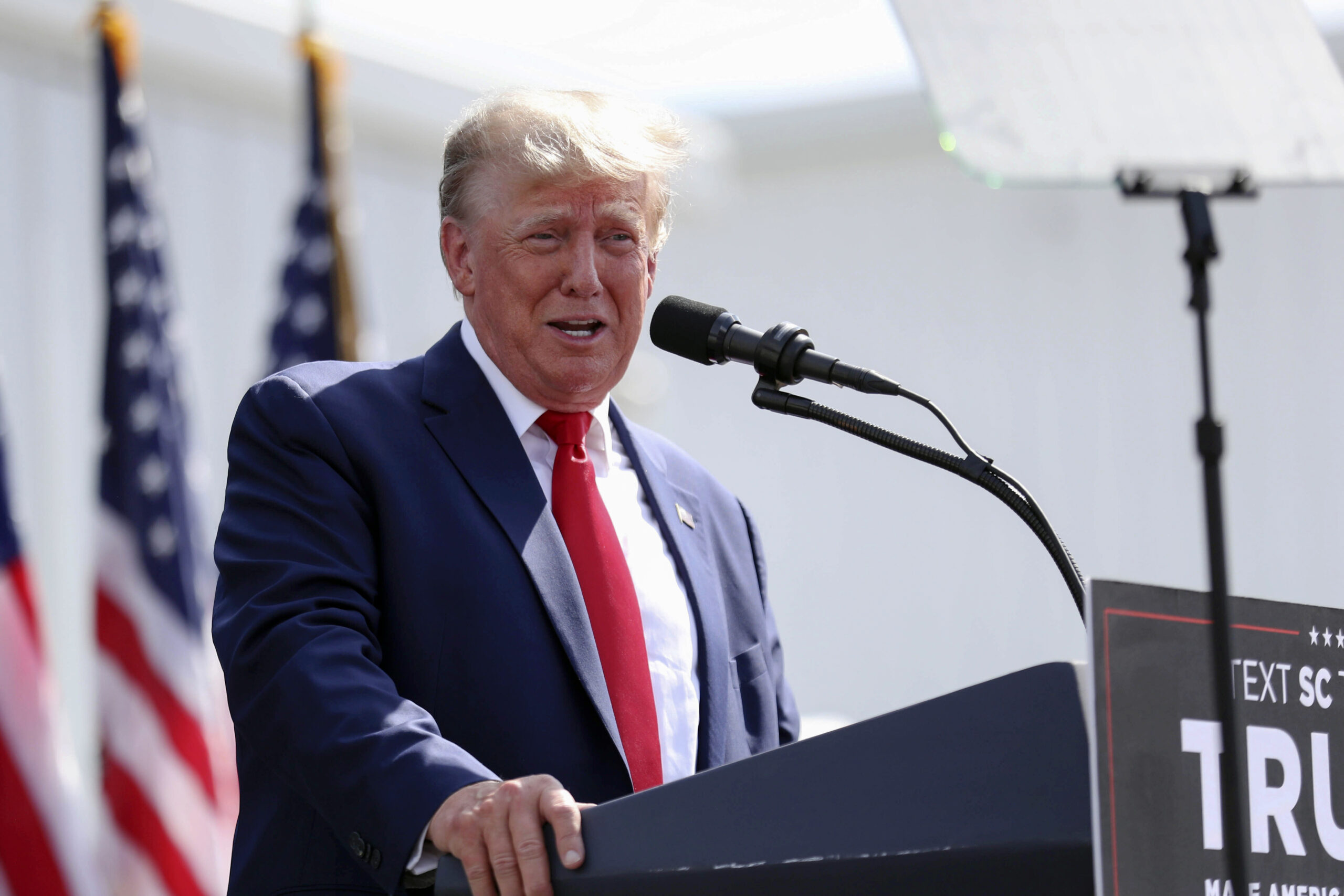 Trump wonders why immigrants coming across border all have ‘beautiful cellphones’