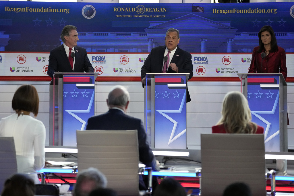 Republican debate: Congested mess needs fewer candidates