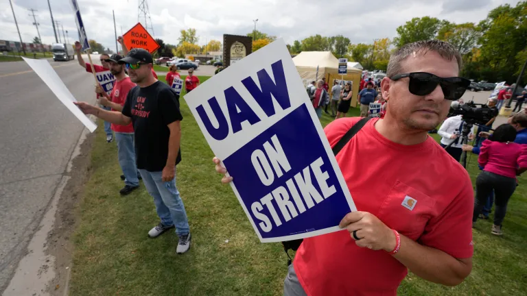 Biden and Trump visits to Michigan haven’t slowed down UAW strike