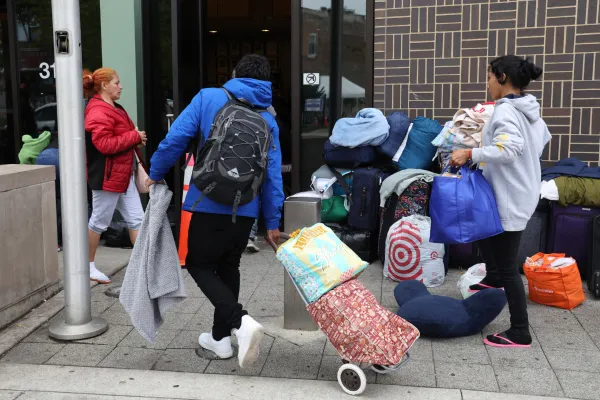 Chicago and Illinois announce plan for more migrant aid spending as temps drop