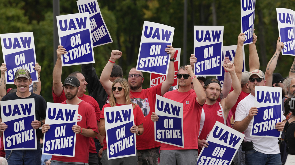 White House won’t comment on unemployment pay for strikers amid Newsom veto