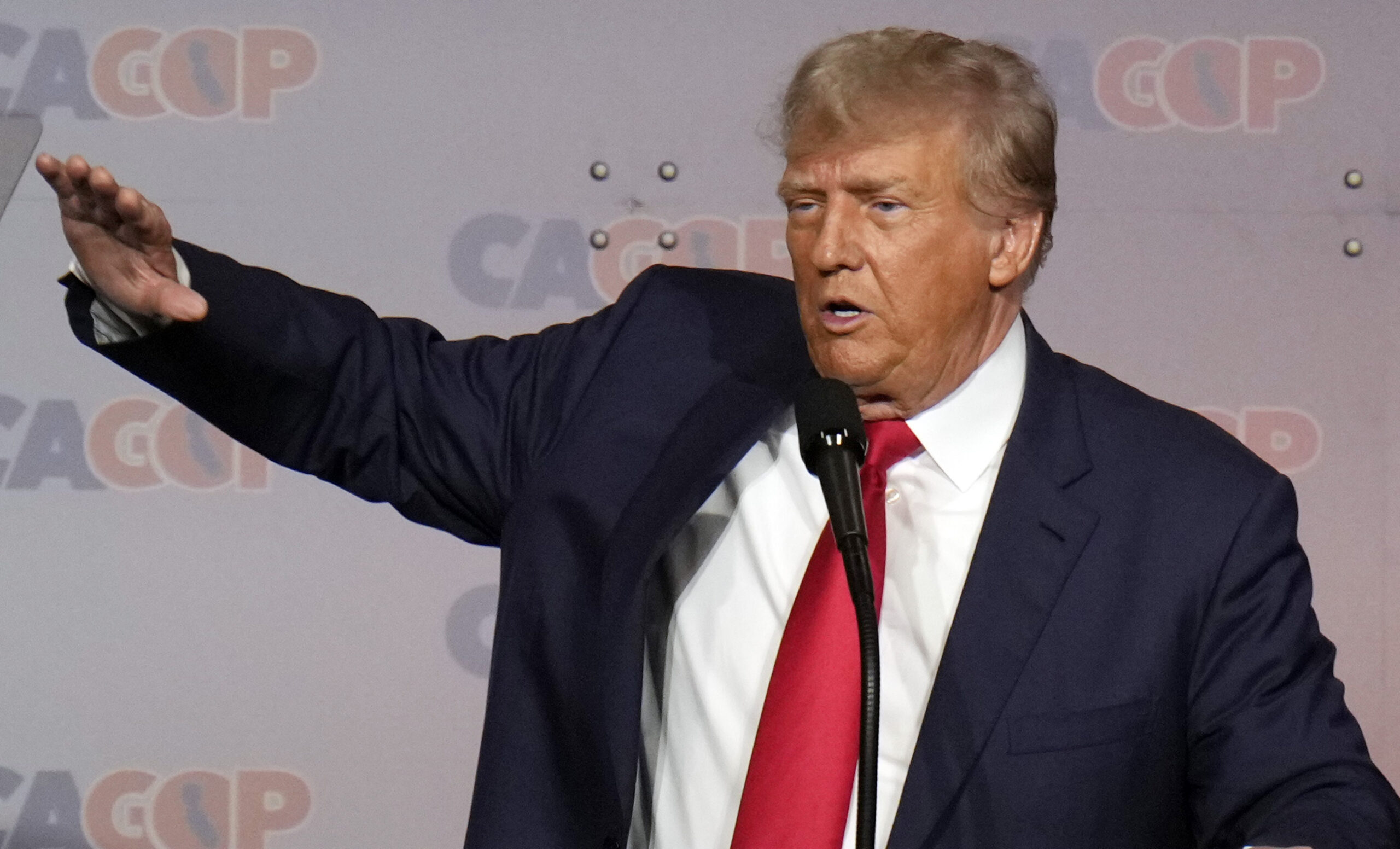 Trump commits to undo Biden’s ‘absolutely insane, job-killing’ electric vehicle plan if elected