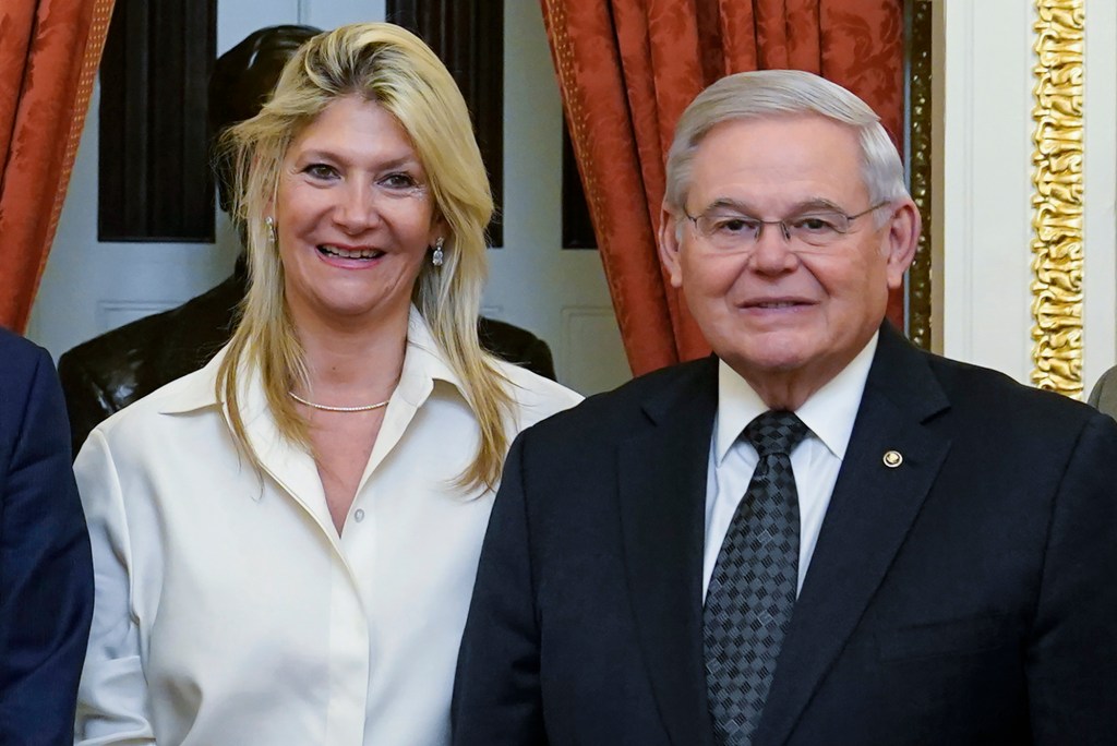 Bob Menendez flirting with reelection worries Democrats about future seat
