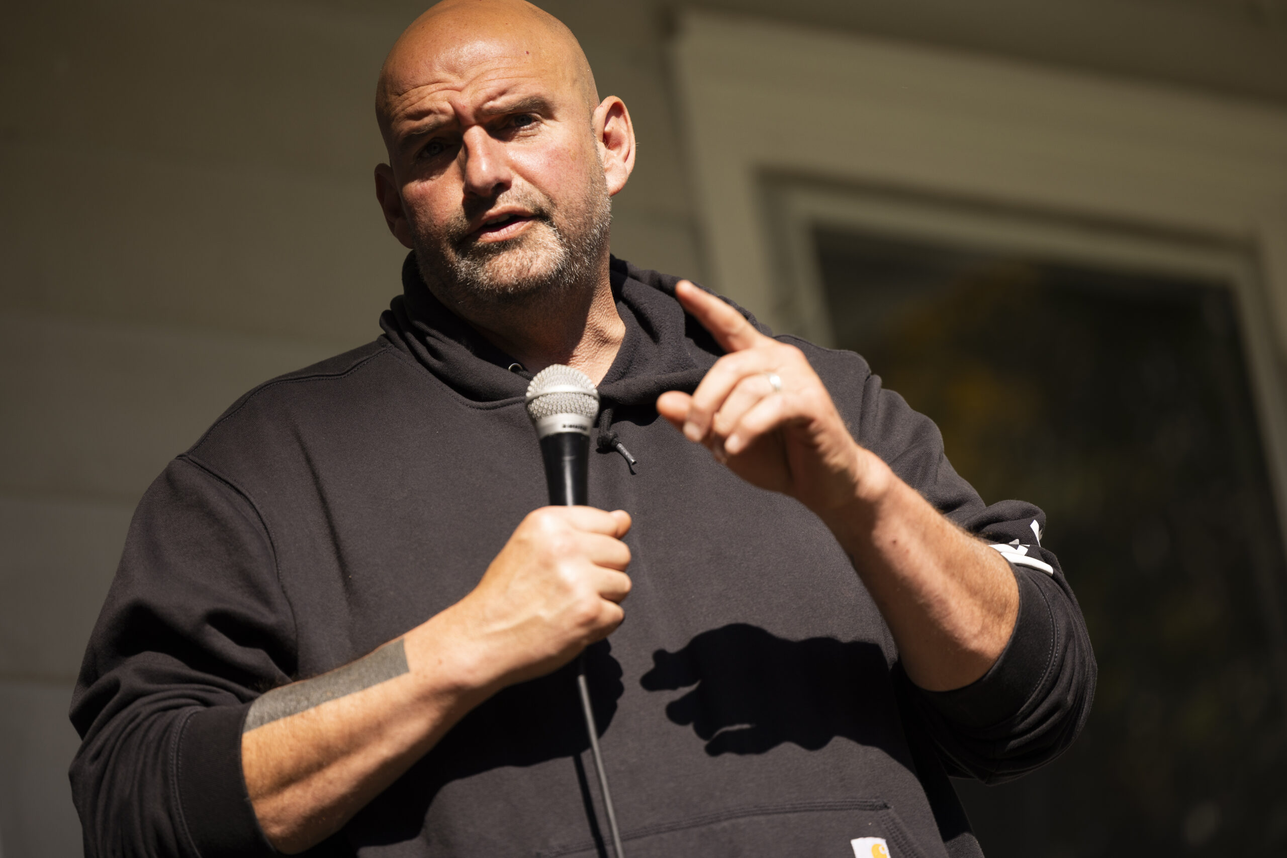 Fetterman is putting his fellow Democrats to shame on Israel