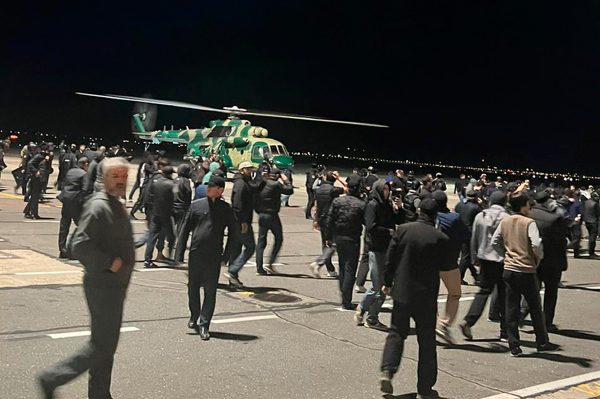 Muslims in Russia protest arrival of Israelis by descending on airport