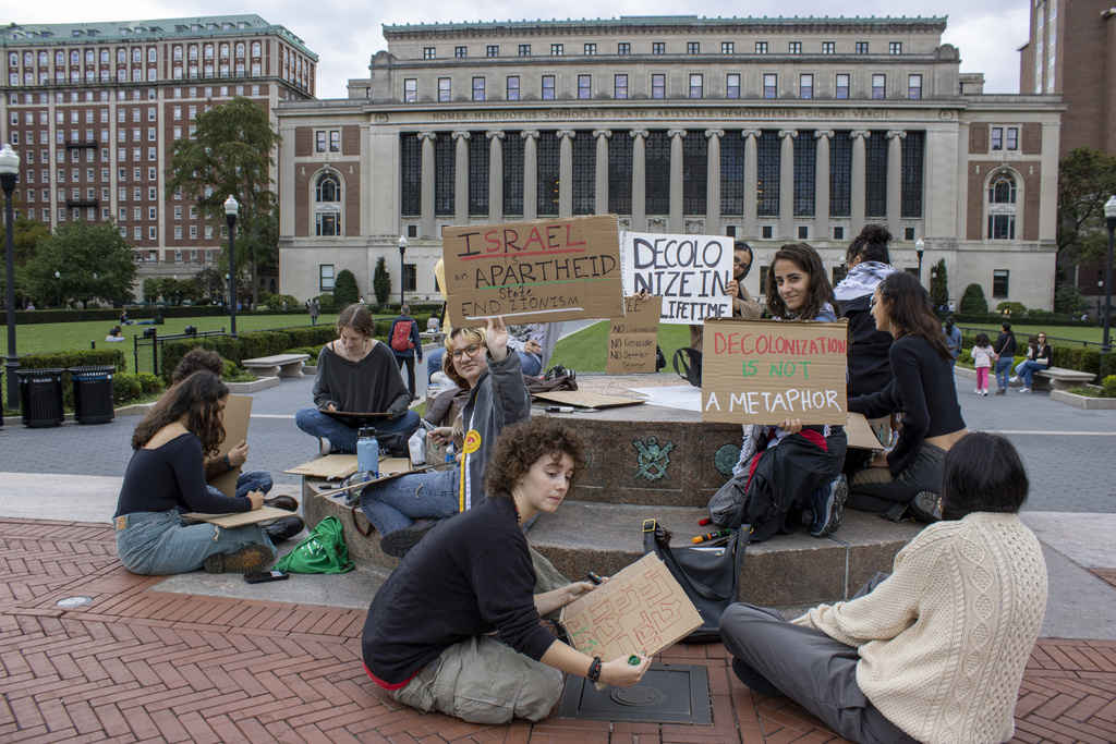 Israel war: Columbia University suspends pro-Palestinian student groups