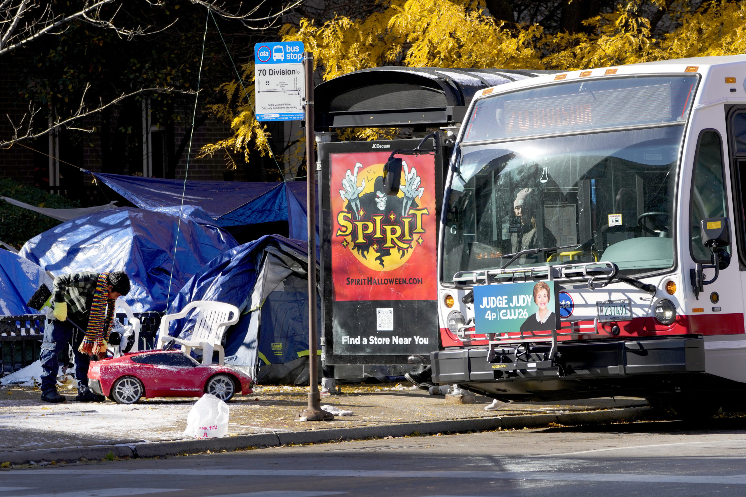 Chicago-bound immigrants dropped off in secret locations so drivers can avoid fines
