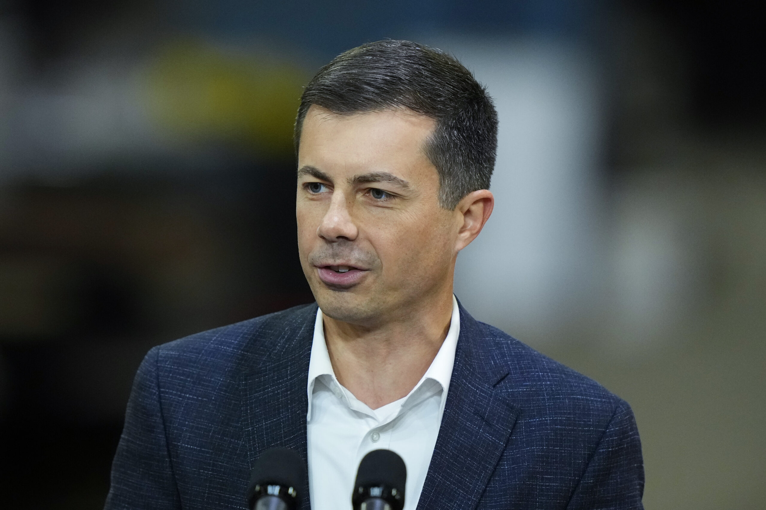 Buttigieg promises less chaos for travelers as 2022 nightmare season lurks in memories