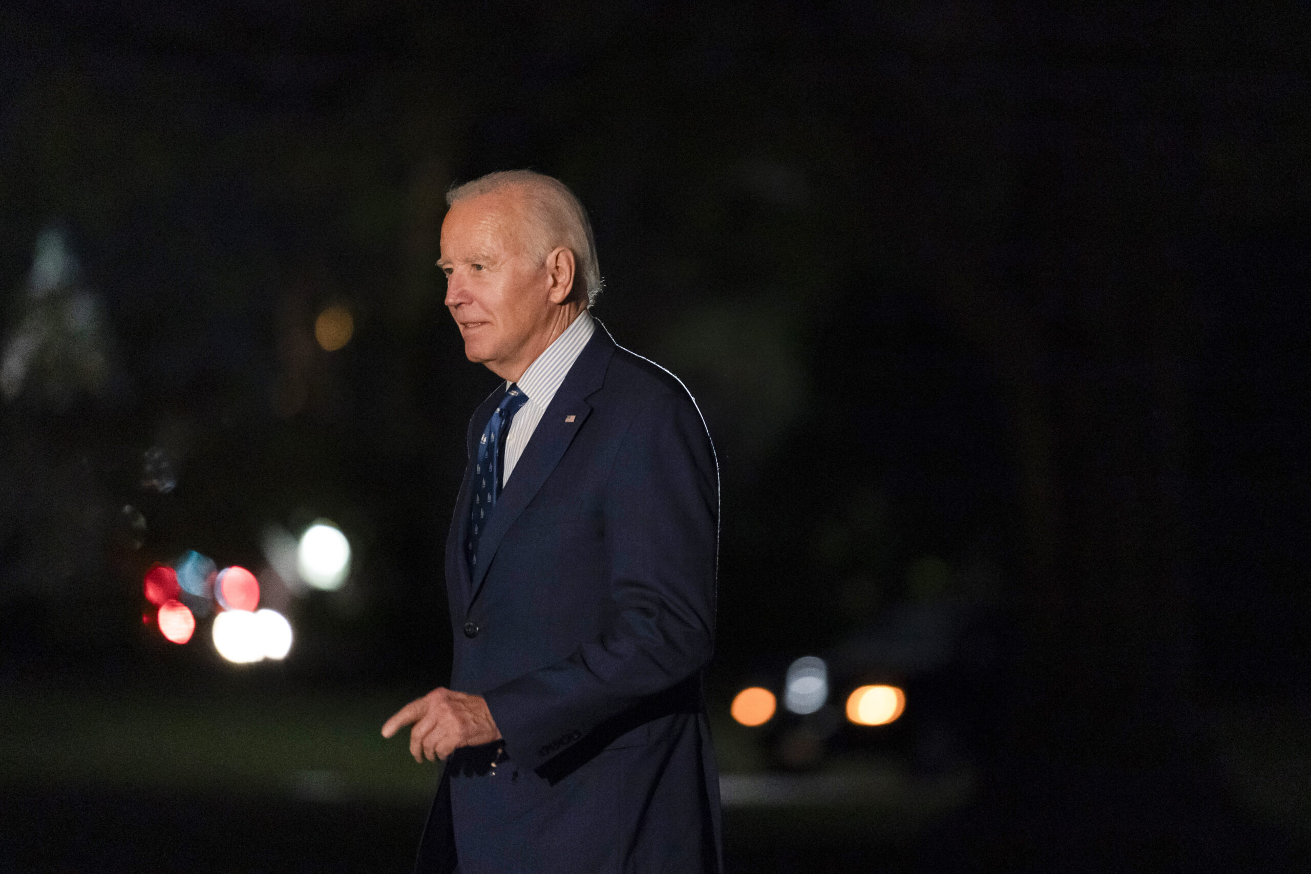 Biden digs in: No aid to Israel unless Ukraine, too