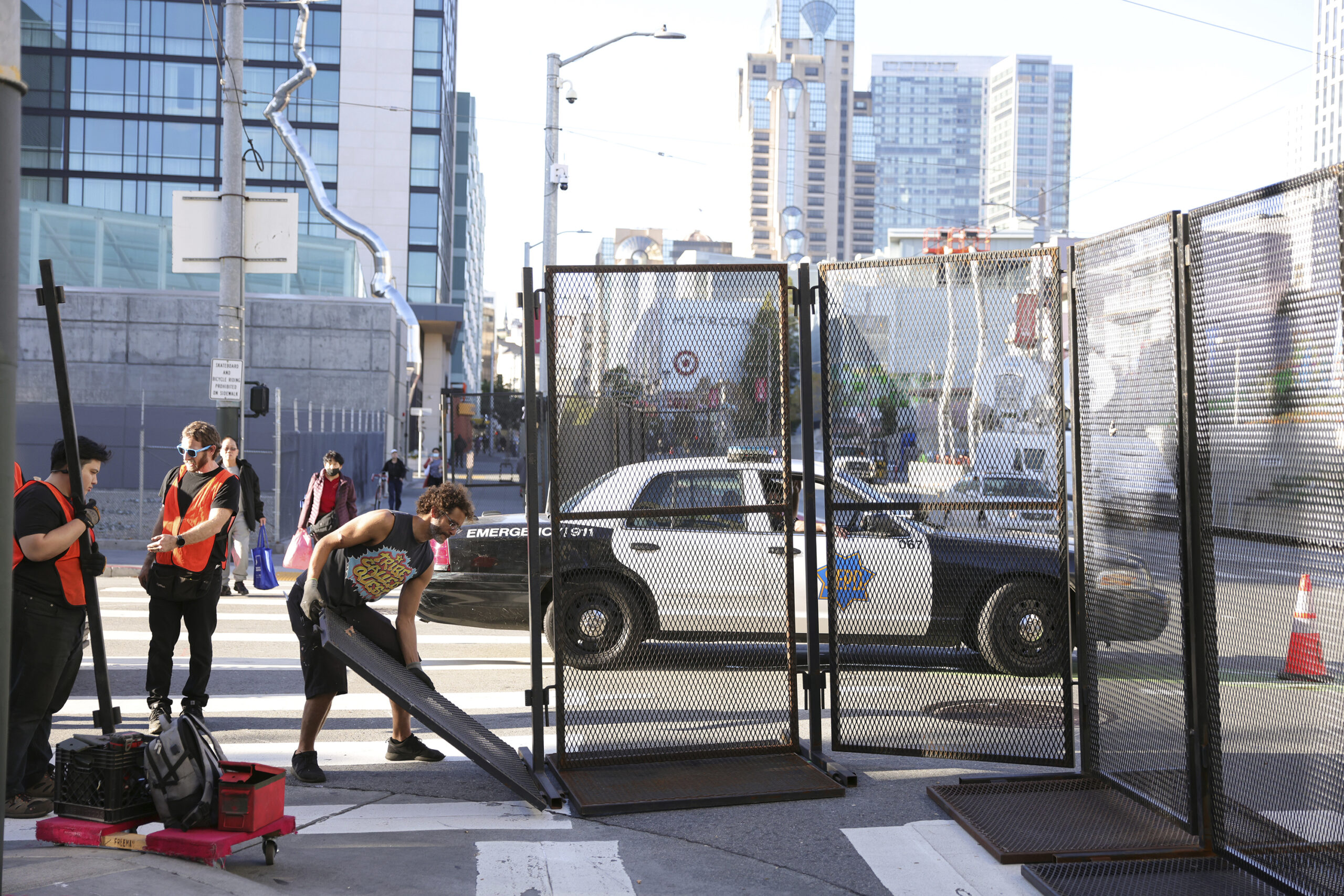 Czech news crew covering APEC robbed outside San Francisco bookstore
