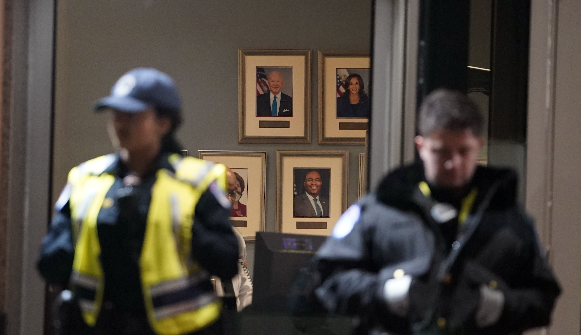 Biden thanks law enforcement for protecting DNC during violent protests