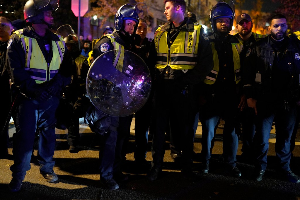Democratic leadership condemns violent protest outside DNC headquarters