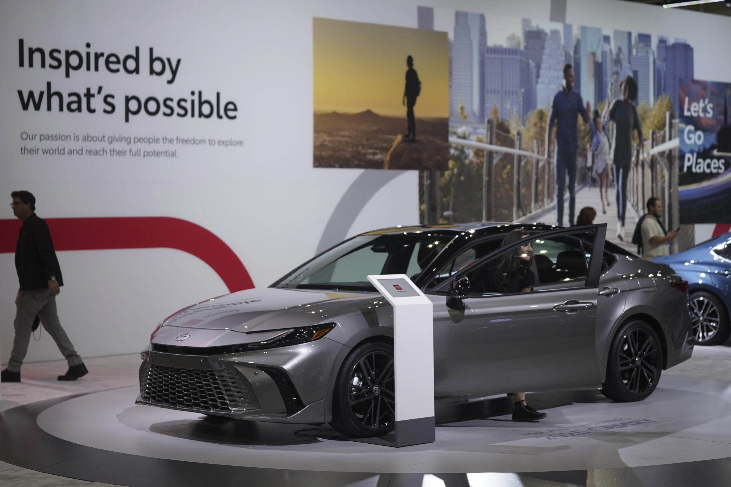 Toyota Camry sedans to be hybrid only starting in 2025