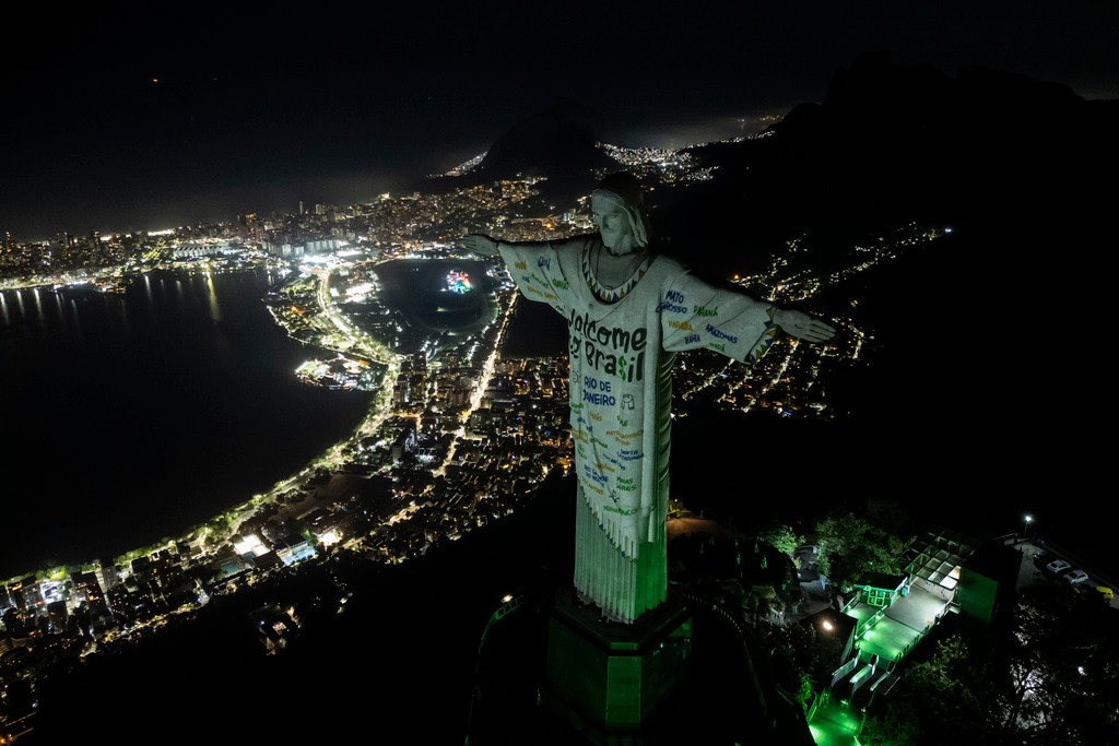 Rio’s Christ statue adorned with welcome message for Taylor Swift