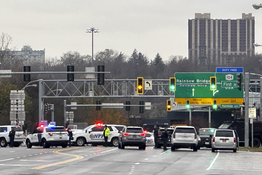 FBI says car crash on US-Canada border not terrorist attack