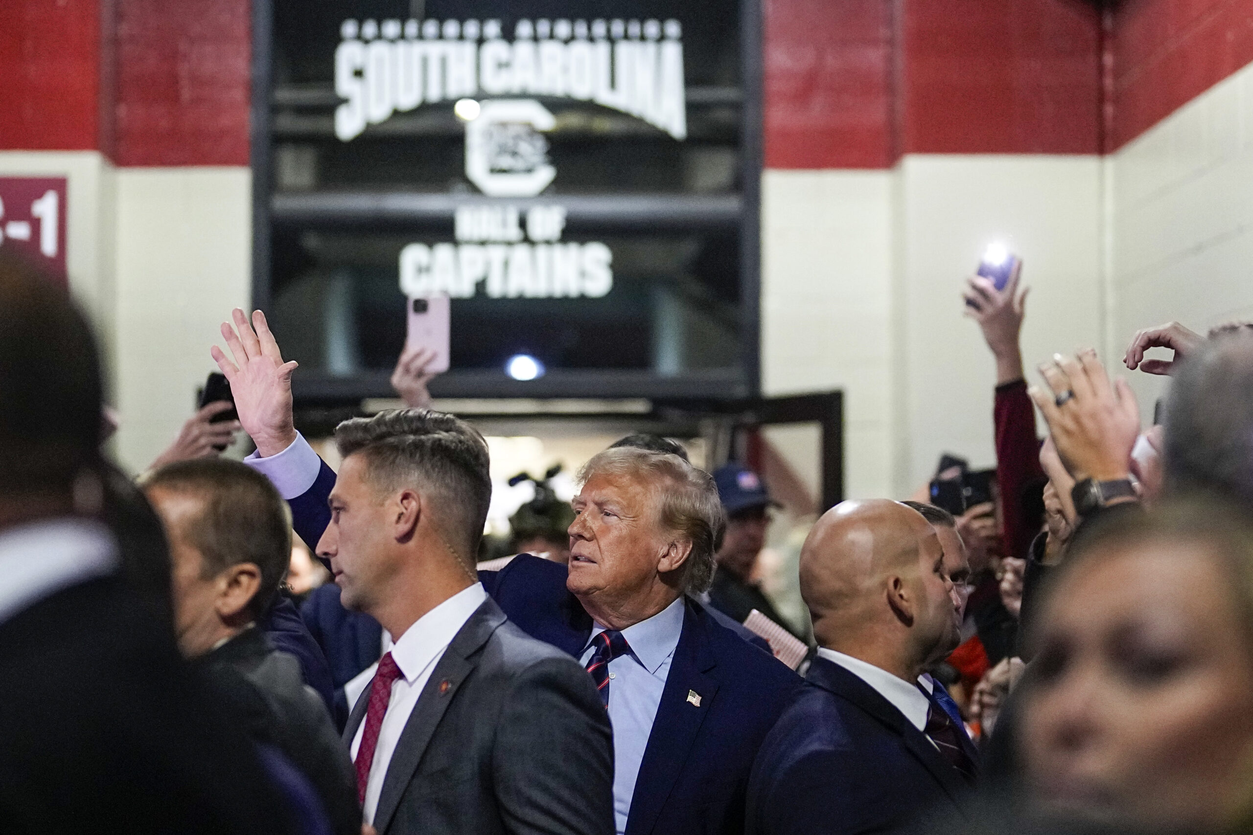 Trump met with mix of cheers and boos at South Carolina-Clemson game
