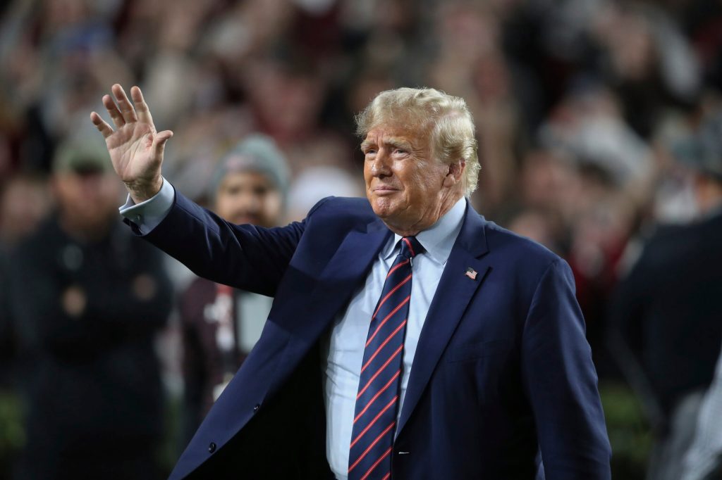 Trump lawyers try kitchen sink strategy to thwart election subversion indictment