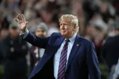 Trump lawyers try kitchen sink strategy to thwart election subversion indictment