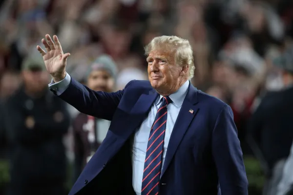 Trump lawyers try kitchen sink strategy to thwart election subversion indictment