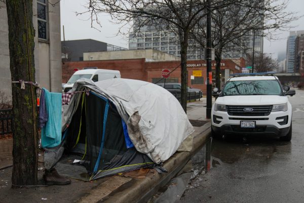 Chicago-area suburbs reject busloads of immigrants arriving from Texas