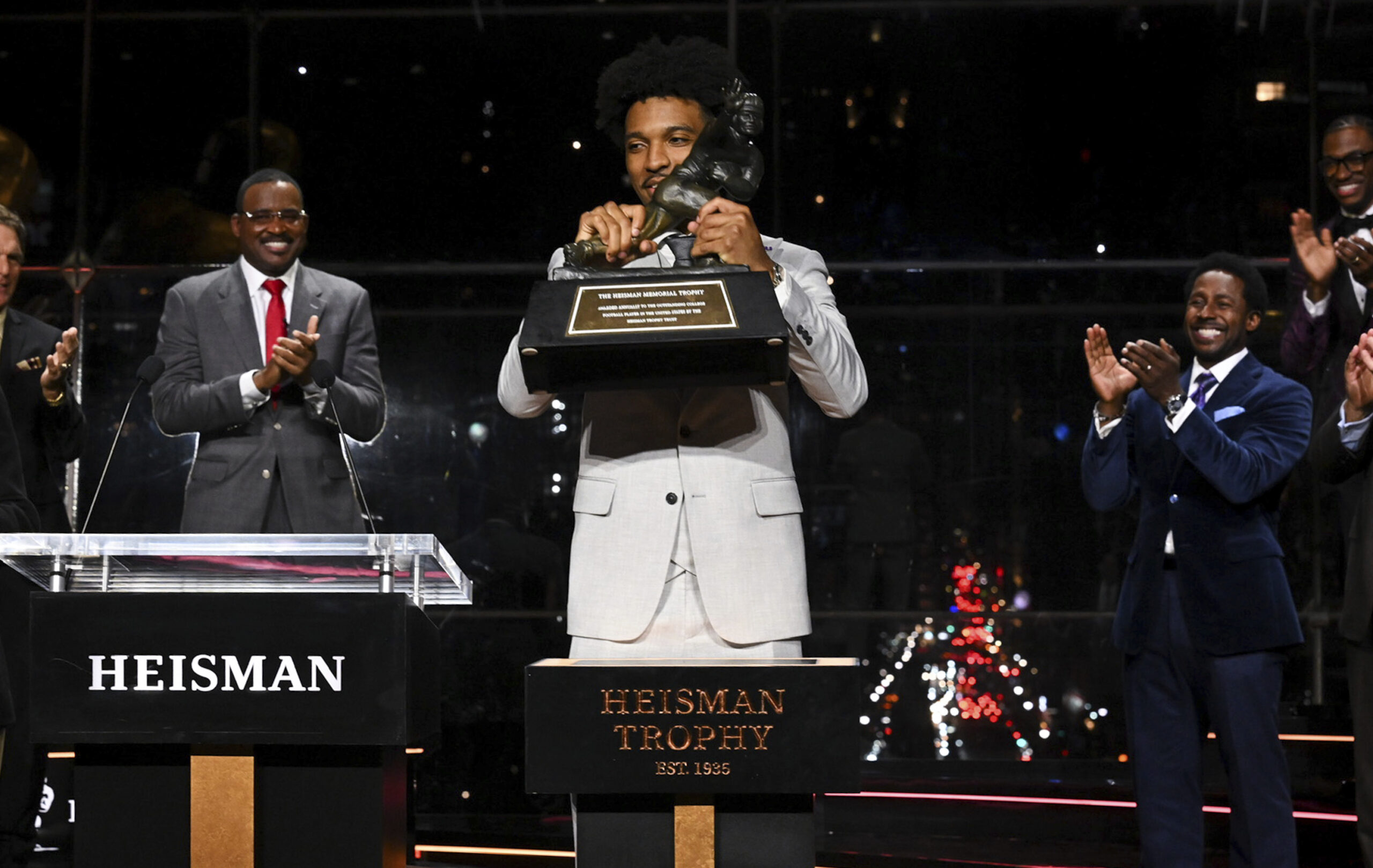LSU quarterback Jayden Daniels wins Heisman Trophy