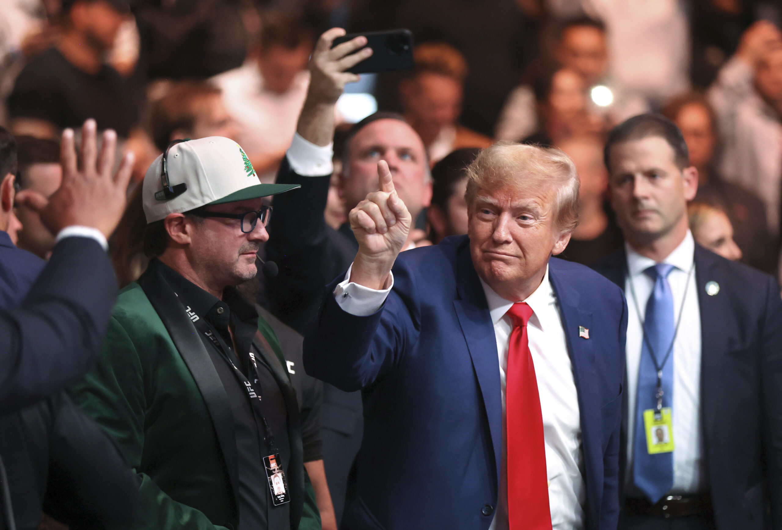 Trump welcomed by roaring UFC crowd at ’biggest fan’ Colby Covington’s fight