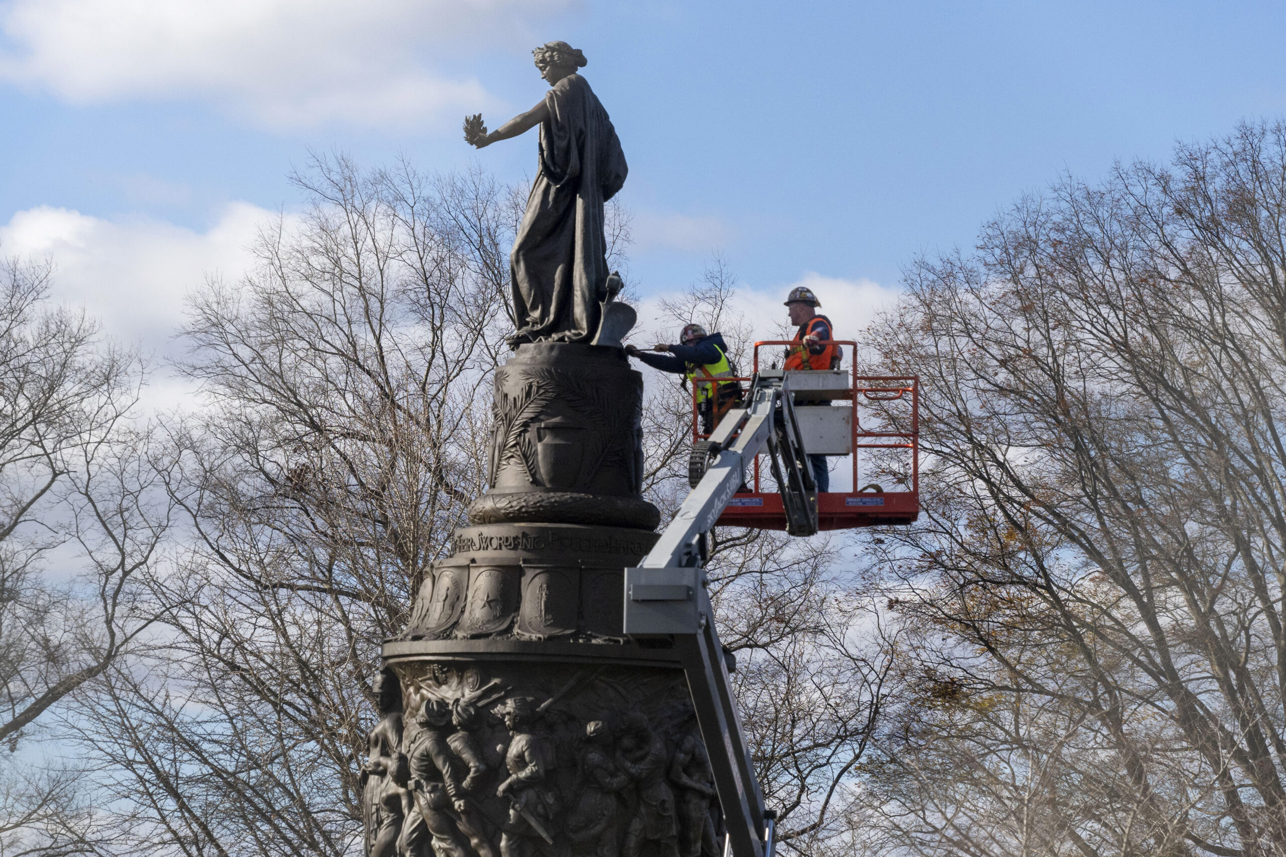 Confederate monument at Arlington National Cemetery can stay for now, judge rules