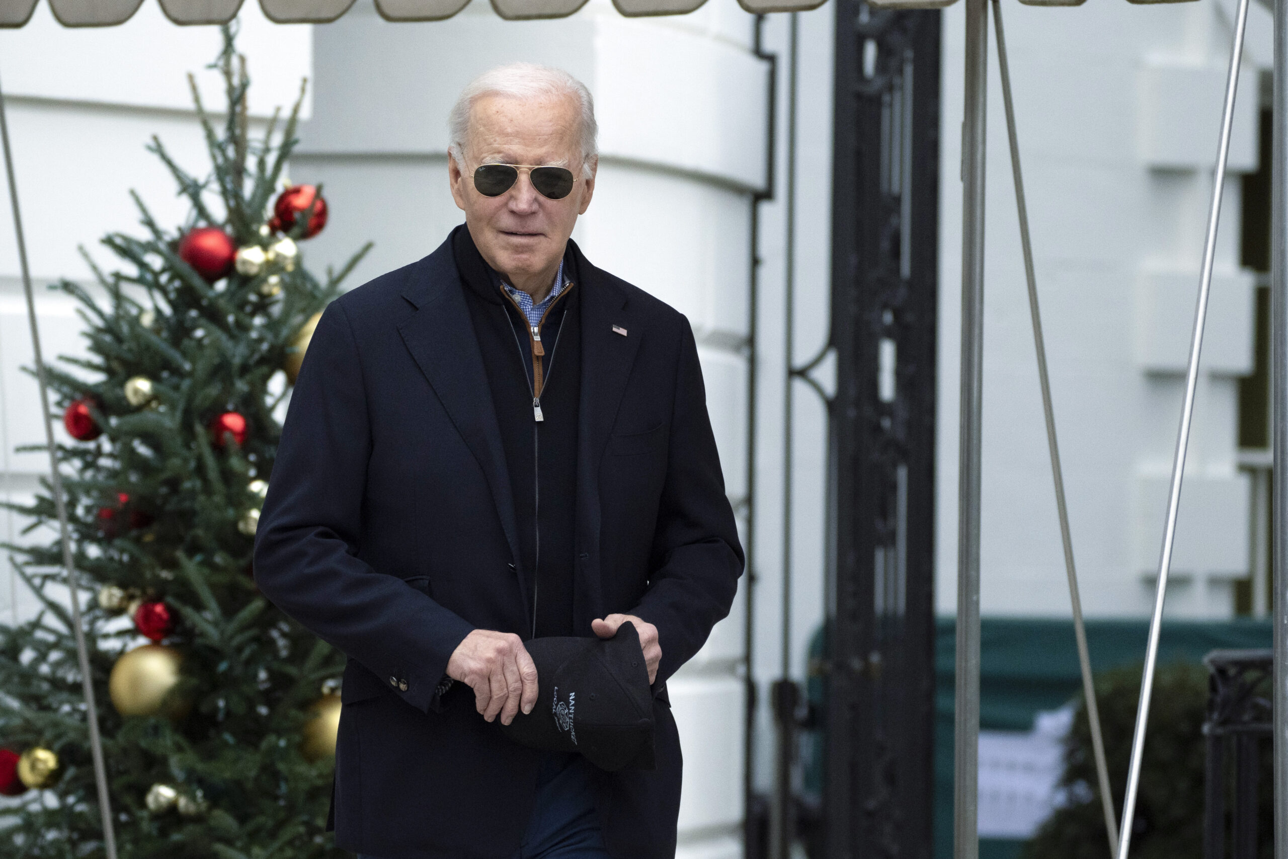 Biden jets to Virgin Islands with trouble brewing at home