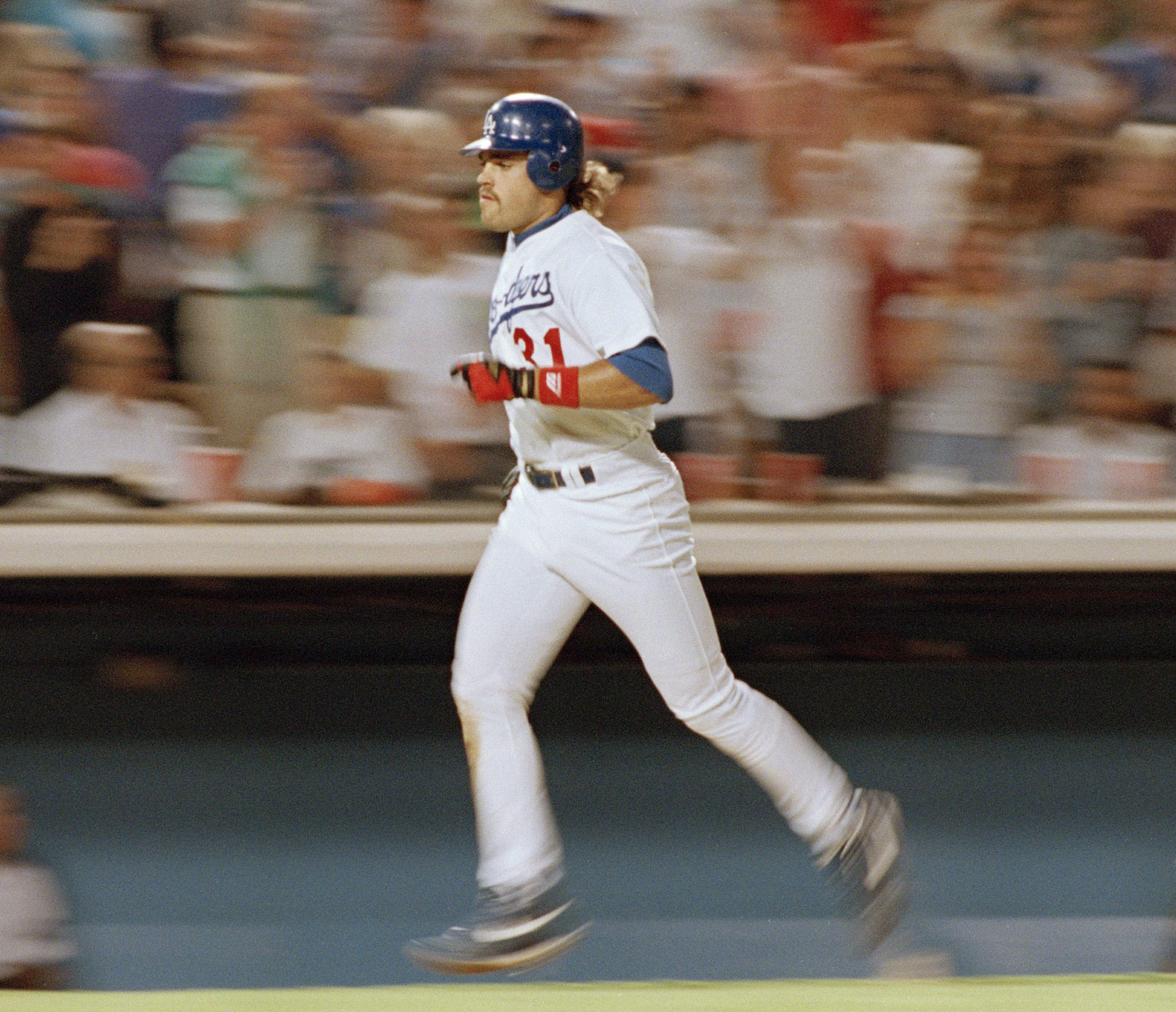 Dodgers legend Mike Piazza calls on Californians to elect Larry Elder