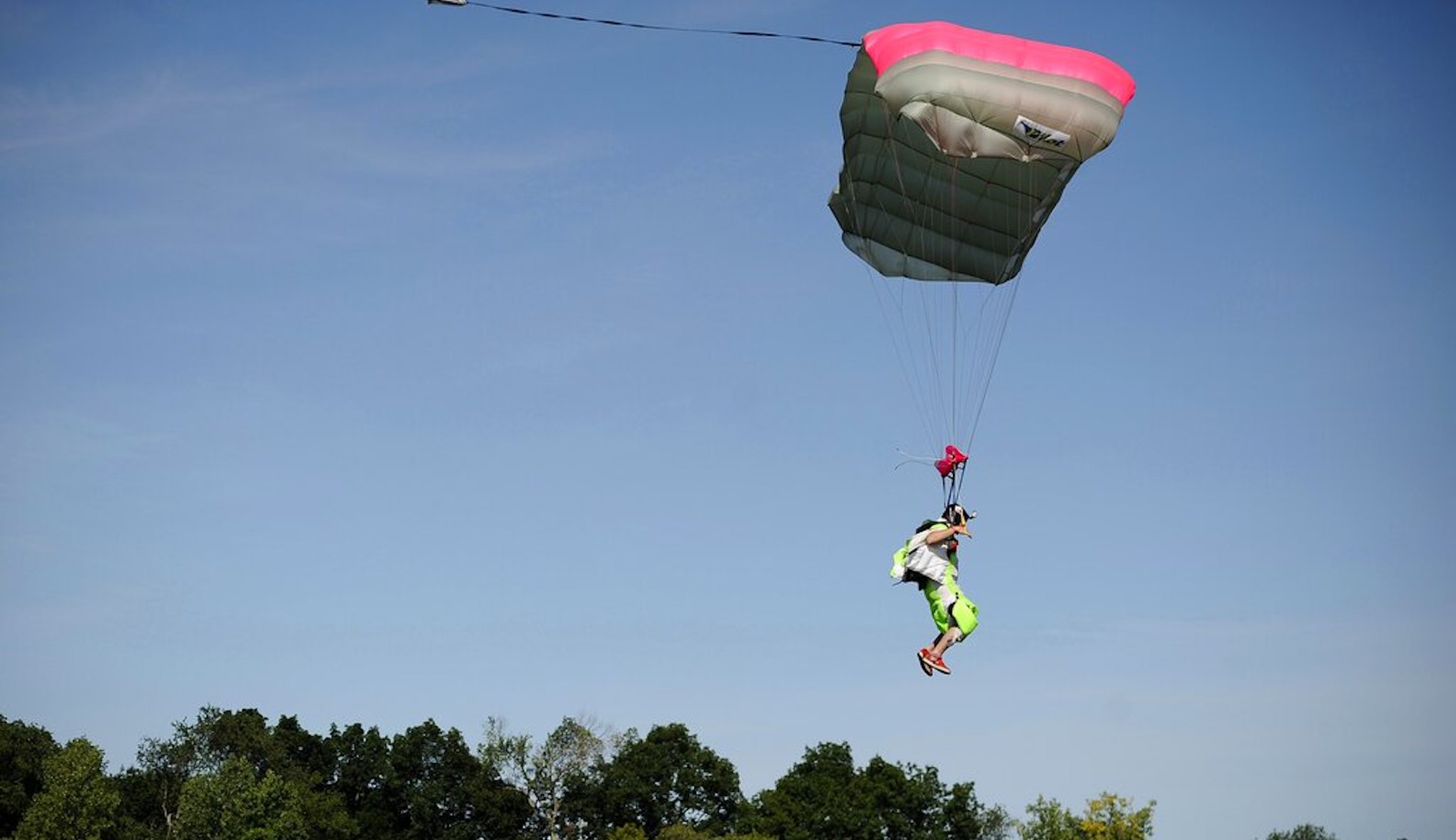 TikTok influencer Tanya Pardazi dies in skydiving incident at 21