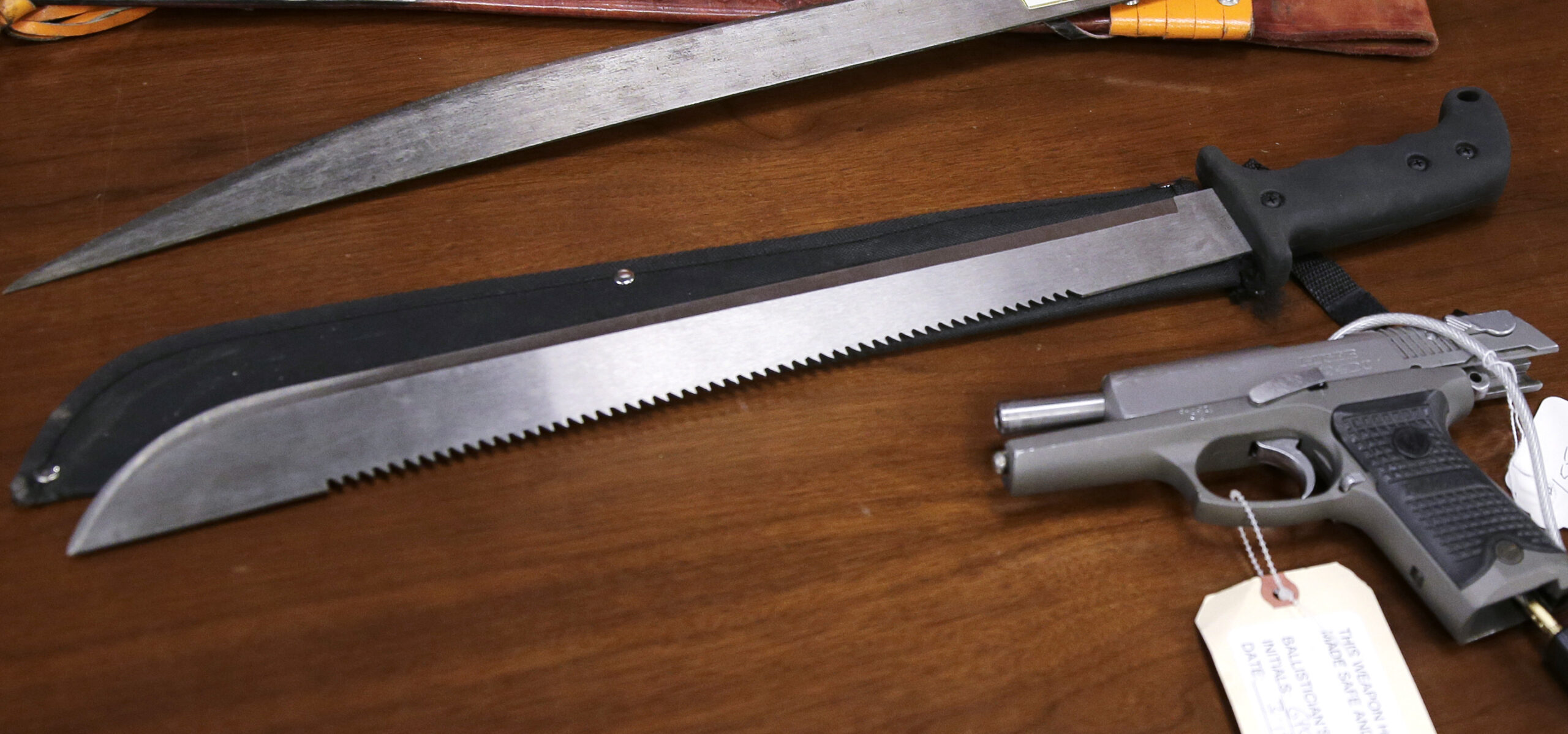 Man arrested after hacking into Walmart employee with machete: Police