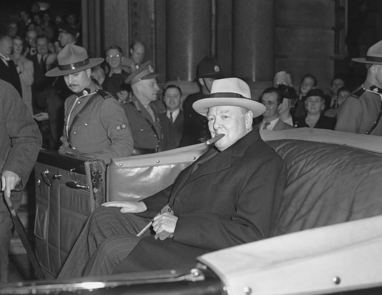 Churchill’s cigar case and unsmoked stogie up for sale
