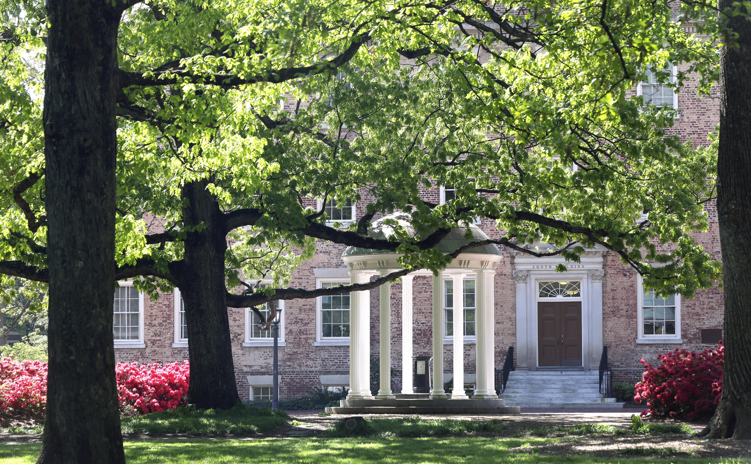 UNC-Chapel Hill bars use of race and sex in admissions