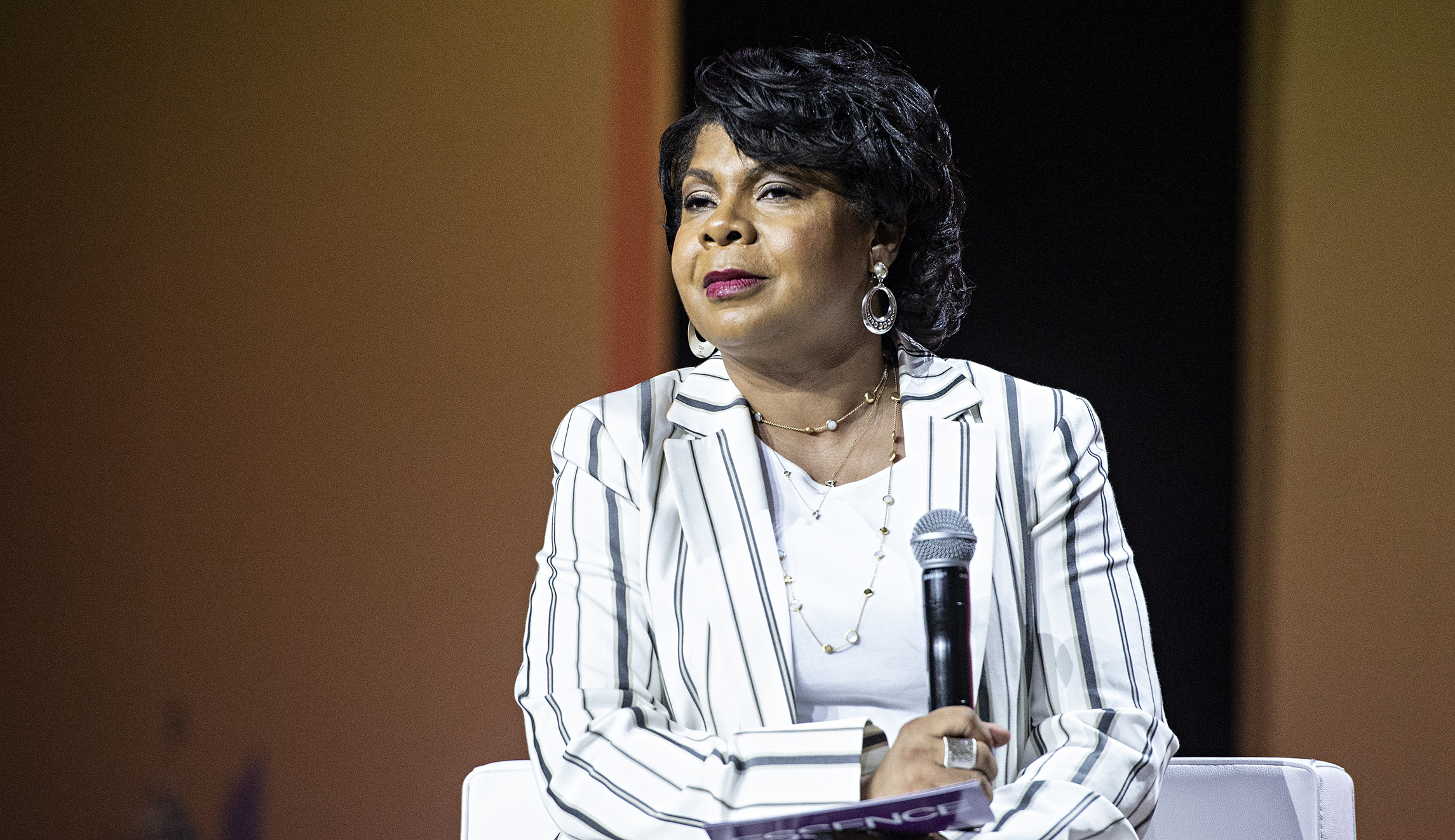 April Ryan threatens legal action against Daily Mail, calls for public apology after clash with reporter