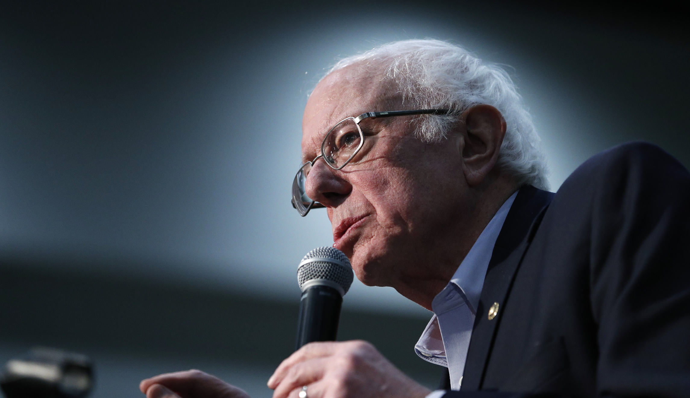 As Bernie Sanders gains in the polls, journalists unleash negative coverage