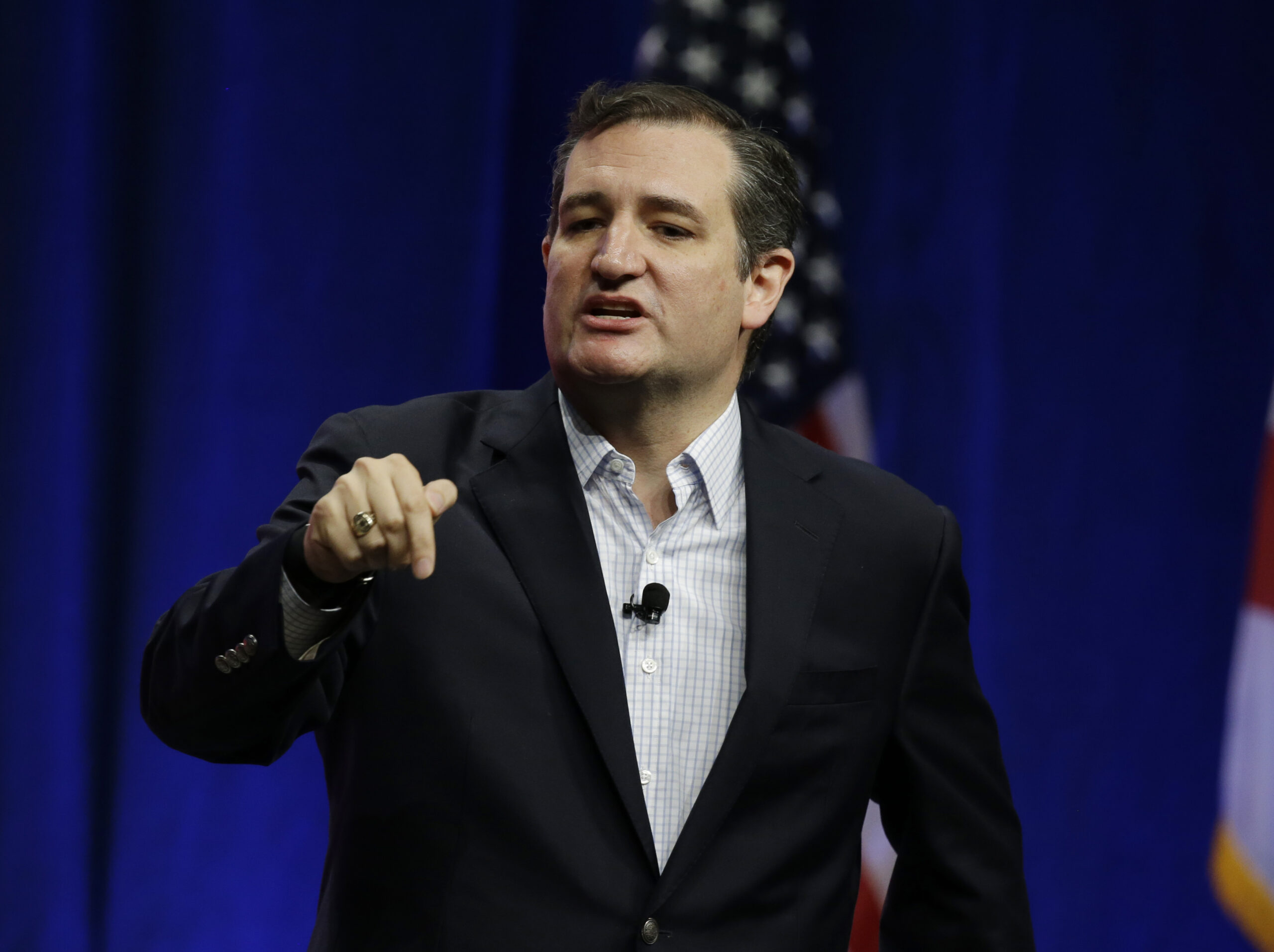 Cruz denounces officials for vilifying police officers