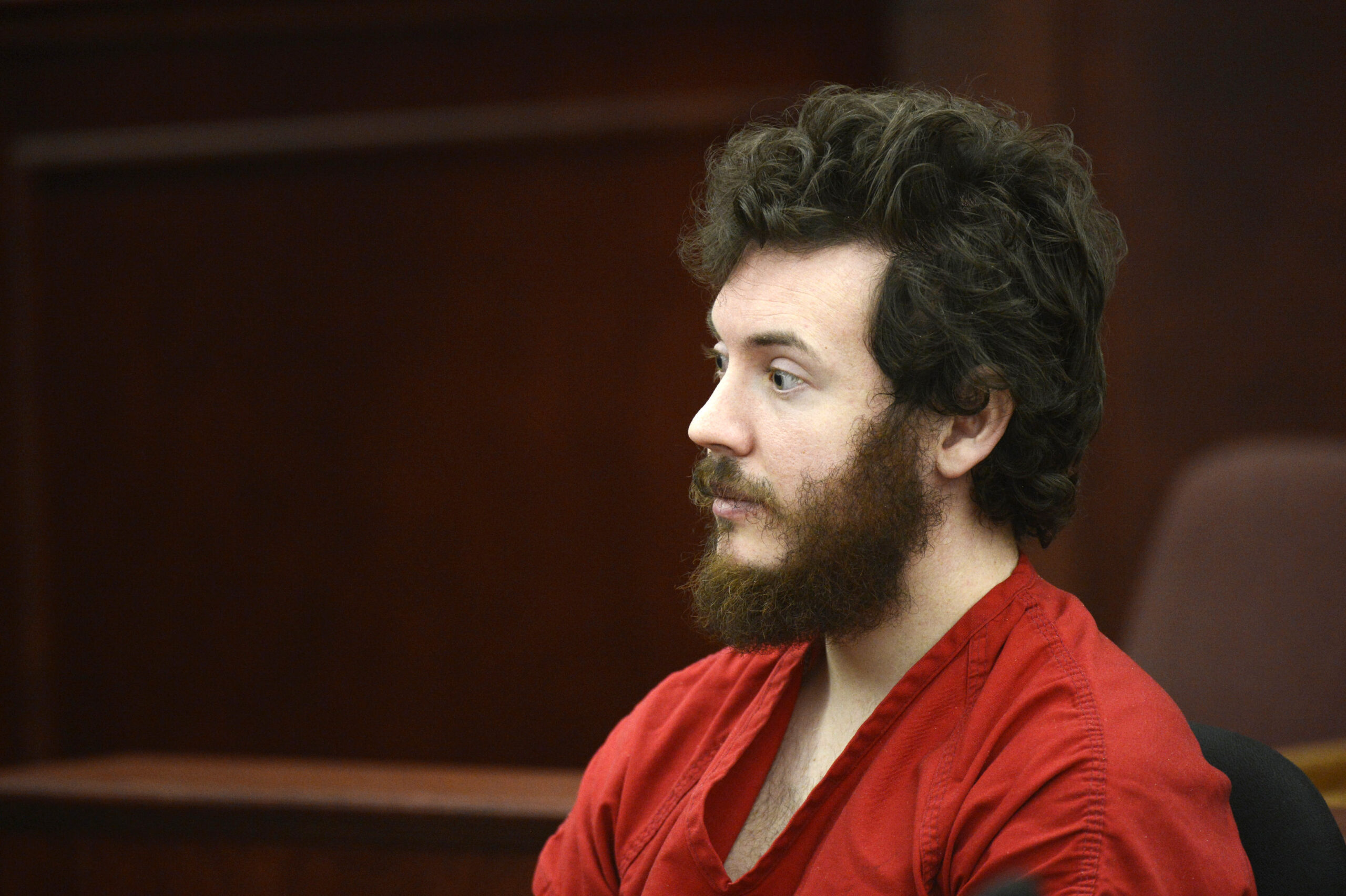 Colo. theater shooting suspect offers guilty plea