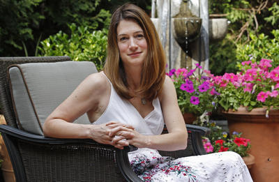  Gillian Fllynn, author of 