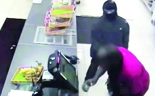 Gunmen sought in 7-Eleven robberies