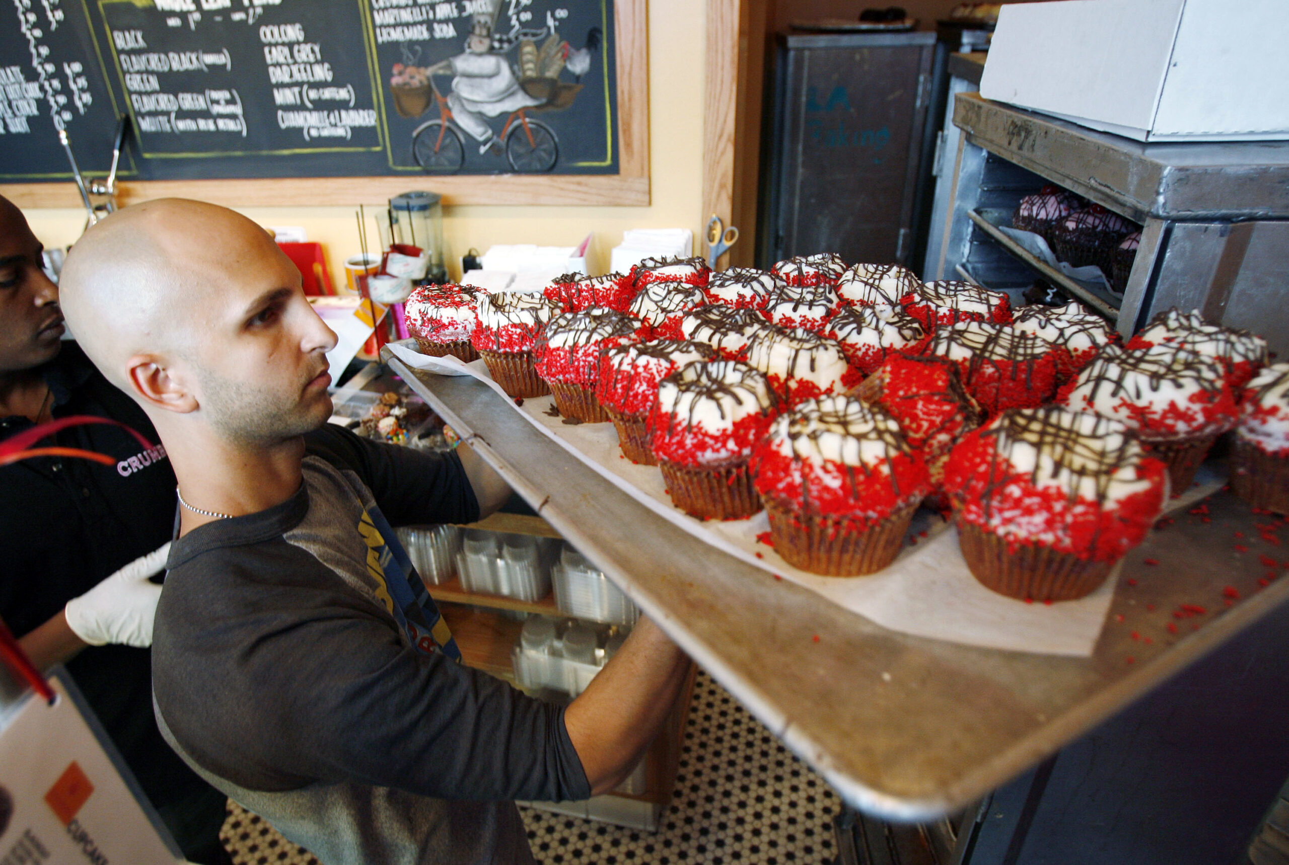 Cupcake shop Crumbs shuttering all its stores