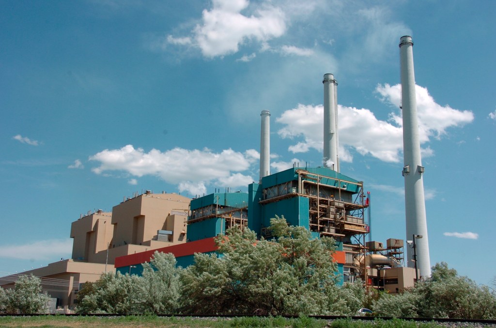 EPA leans toward broad scope for regulating power plants