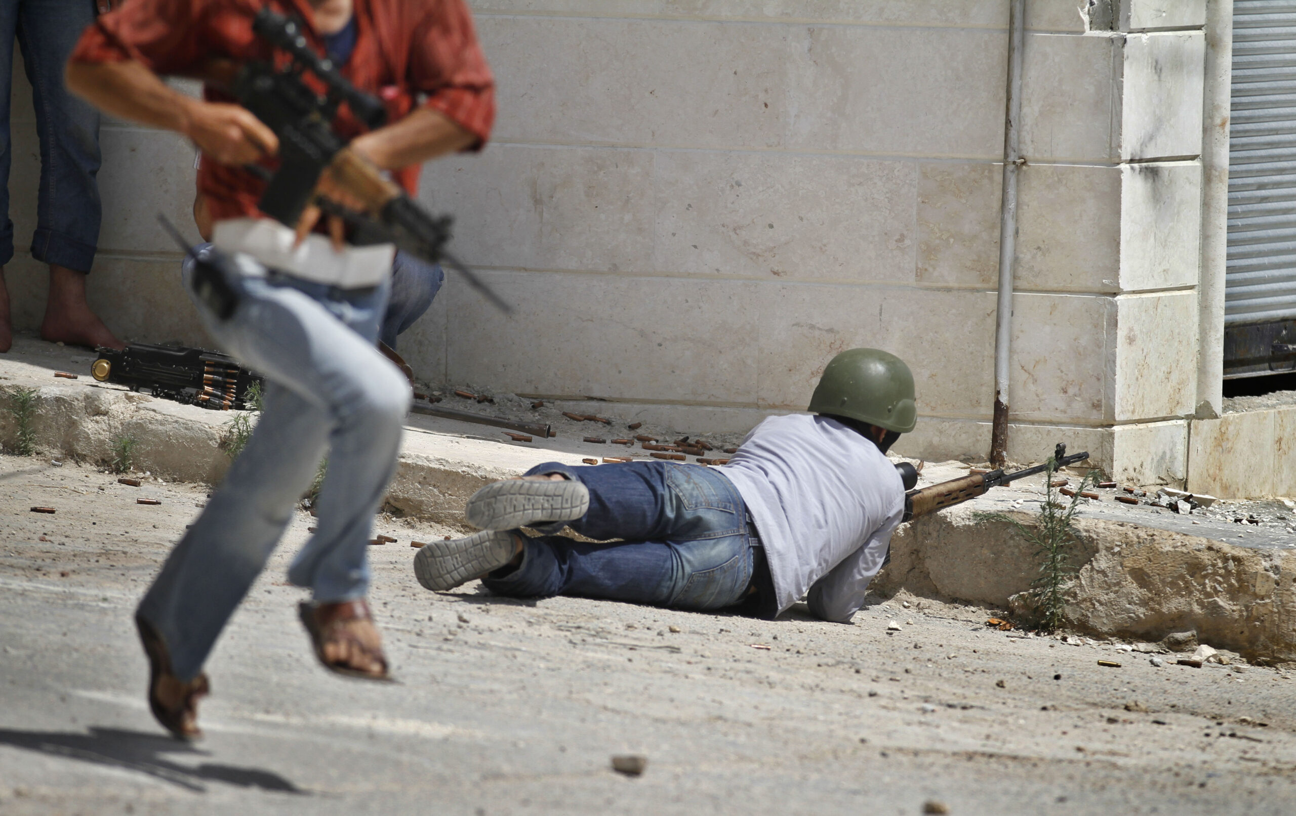 Syria observer chief says violence derails mission