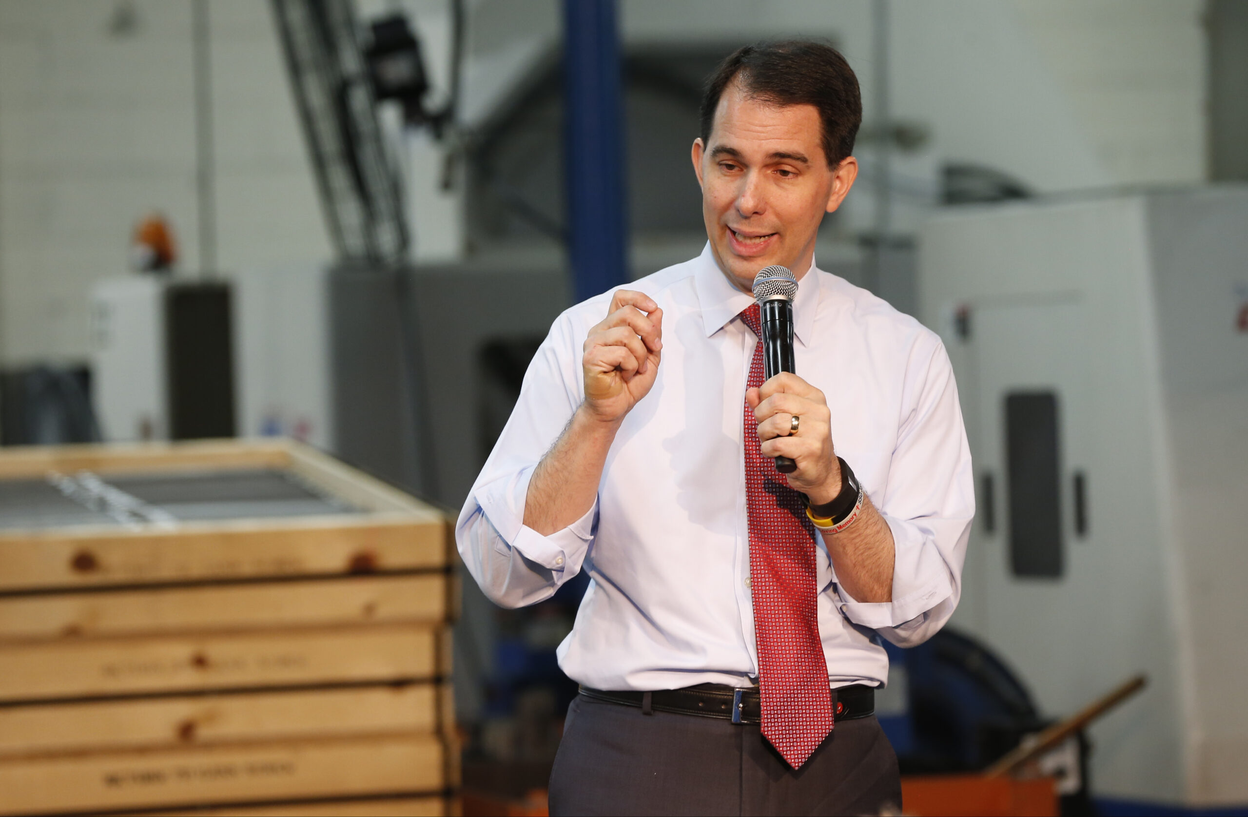 Walker ‘not taking a position’ on birthright citizenship