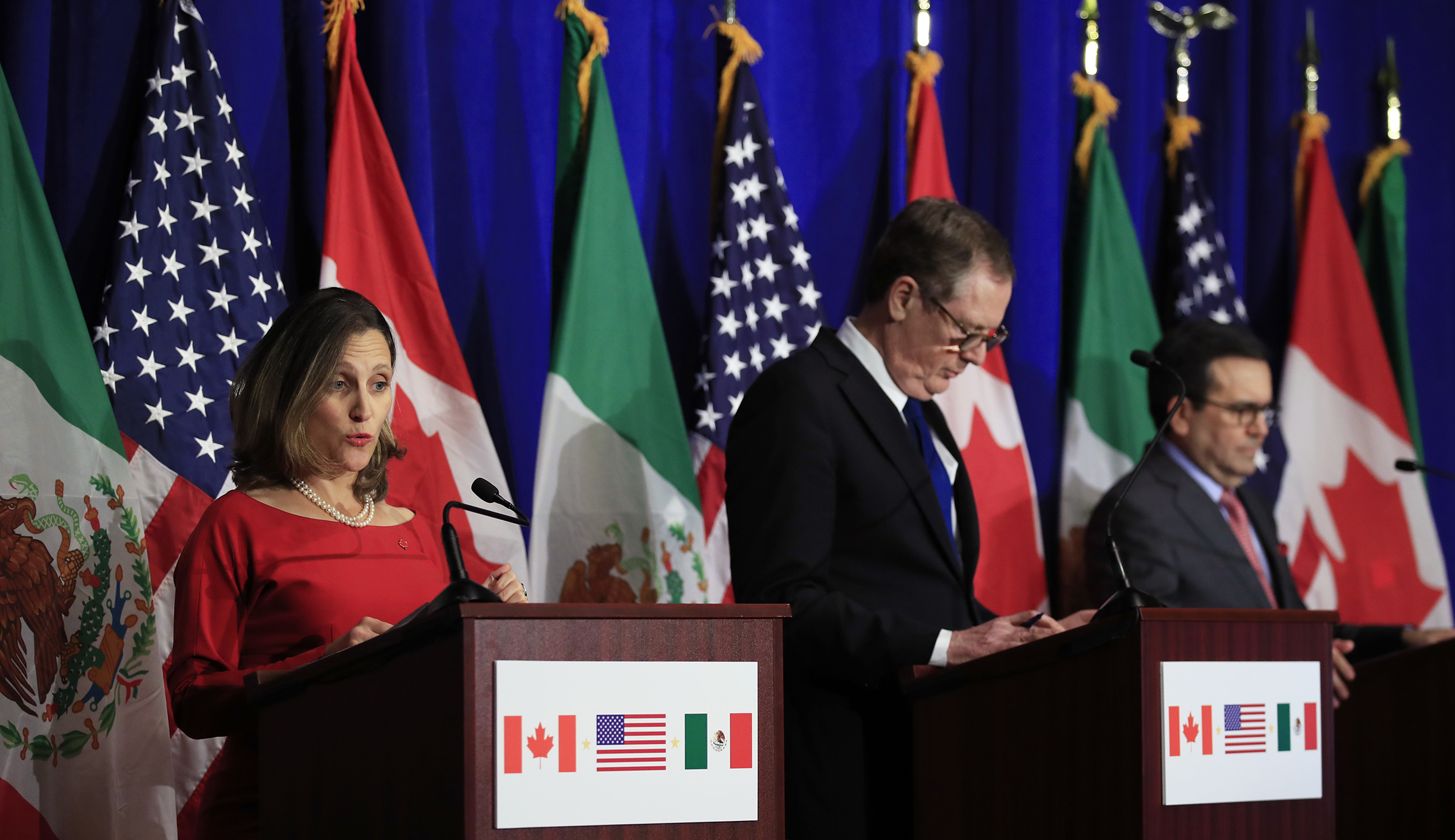 Mexico pushes NAFTA to limit US bids on its government contracts