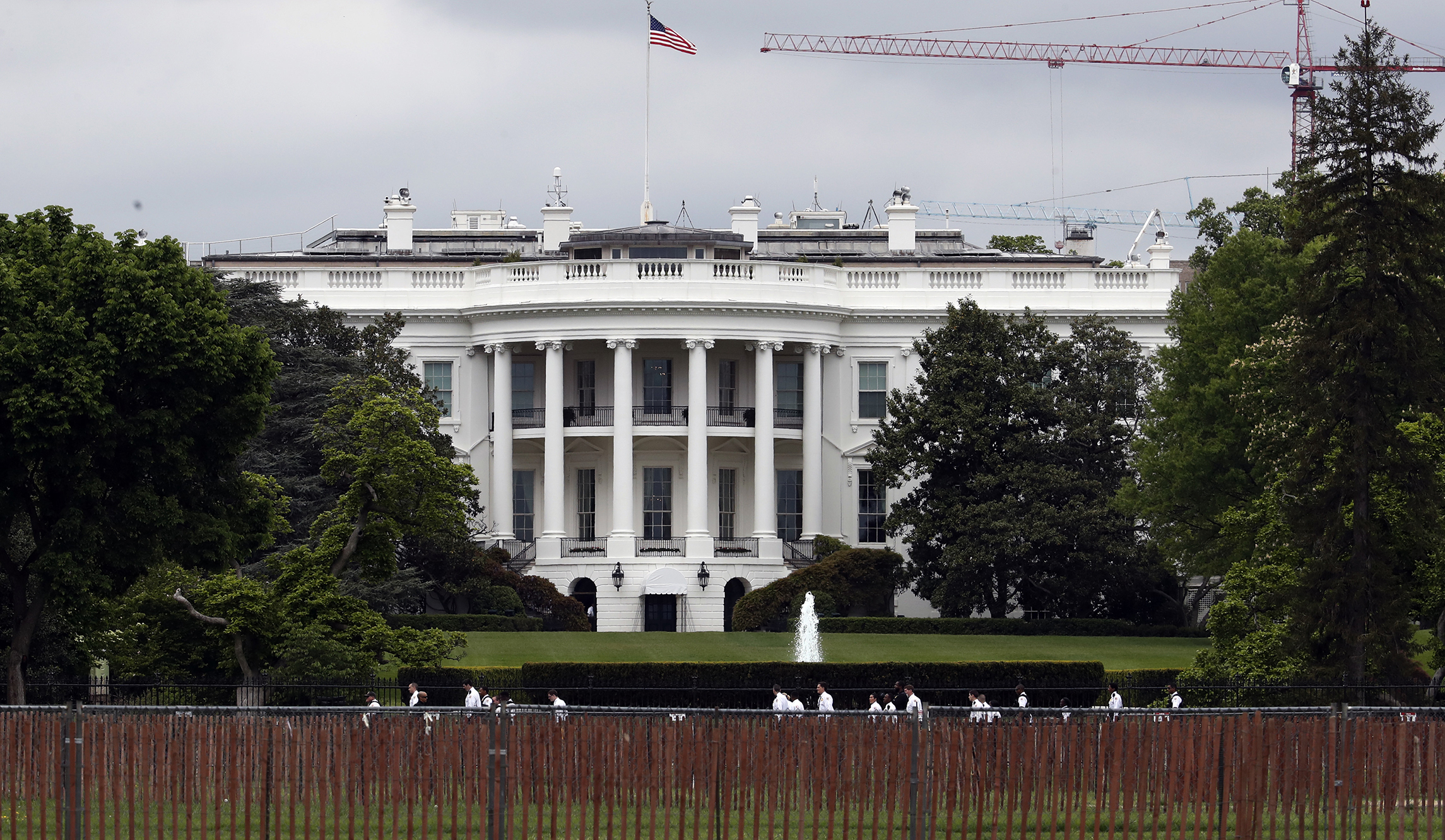 Secret Service prohibiting personal mobile devices in the West Wing: Report